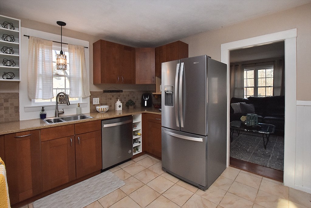 328 Snake Hill Road Glocester, RI 02857 - Photo 5 of 14