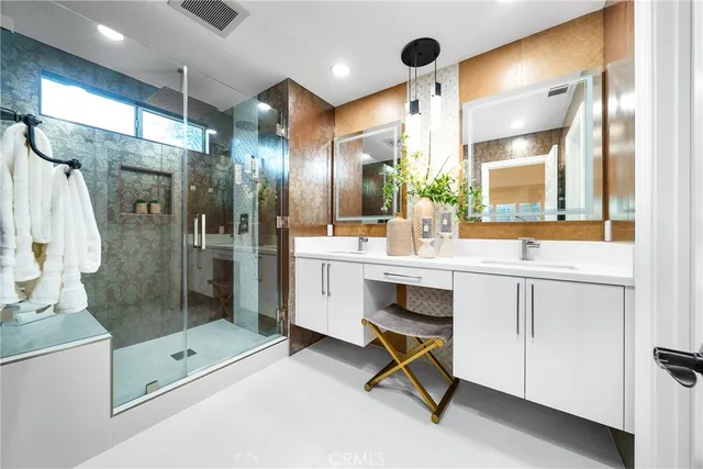 a view of walk in closet