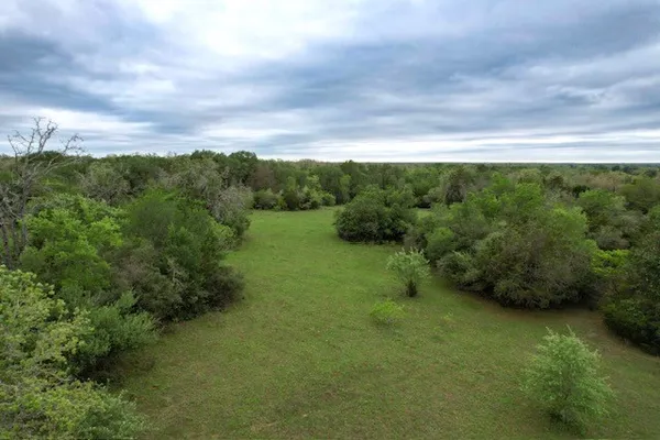 $1,900,000 | 412 Gonzales Tx 78629, Waelder, TX 78959