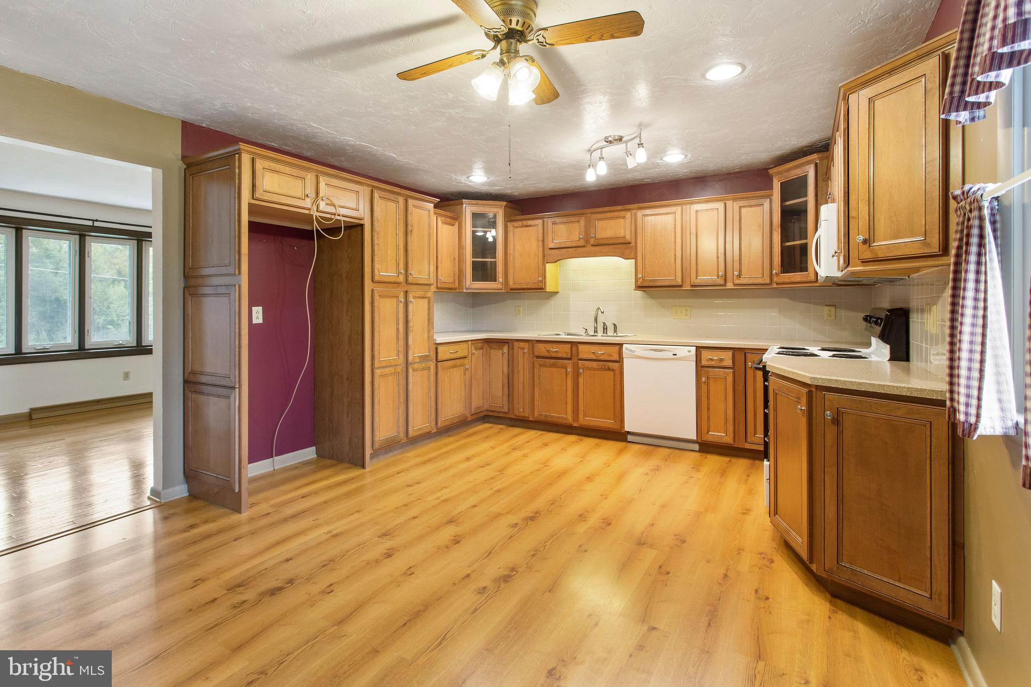 5229 Admire Road Thomasville, PA 17364 - Photo 9 of 37 Gallery Image 9