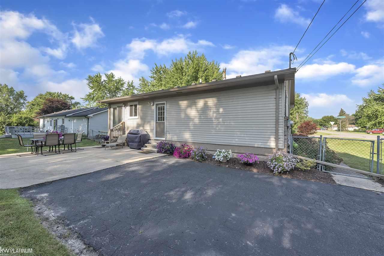 3111 Eastern Rochester, MI 48307 - Photo 21 of 23 31387937-20.JPG
