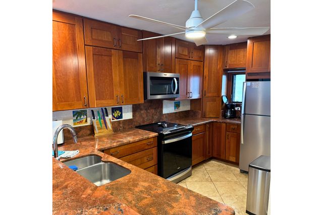 $895,000 | 76-6246 Alii Drive, Unit 303, Kailua-Kona, HI 96740