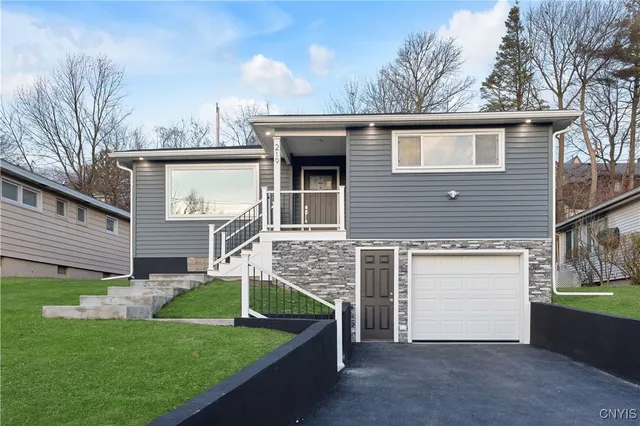 $314,999 | 219 Barrington Road, Syracuse, NY 13214