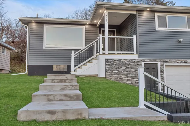 $314,999 | 219 Barrington Road, Syracuse, NY 13214