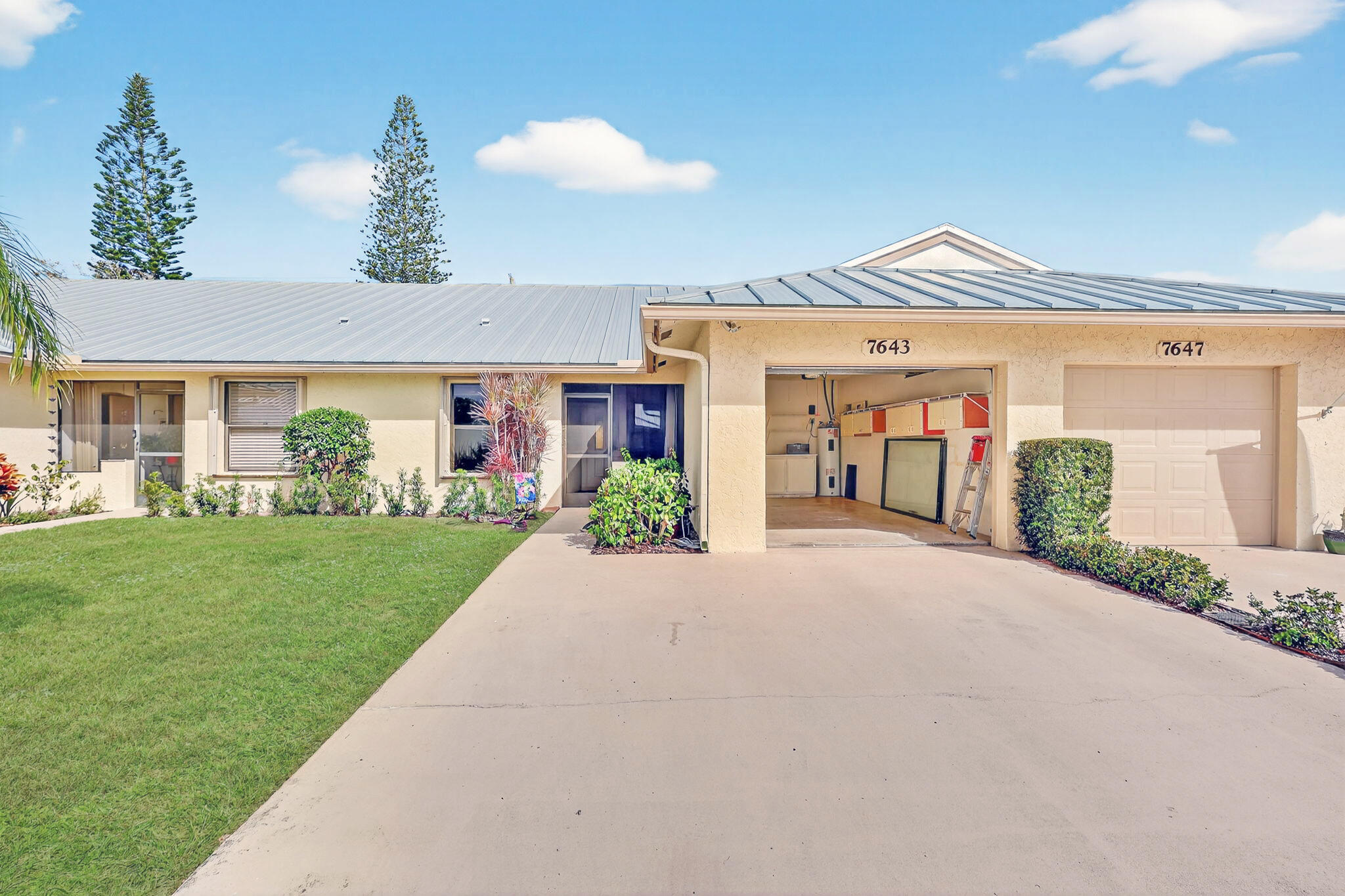 7643 Southeast Sugar Sand Circle Hobe Sound, FL 33455 - Photo 31 of 44 a view of a house and garden