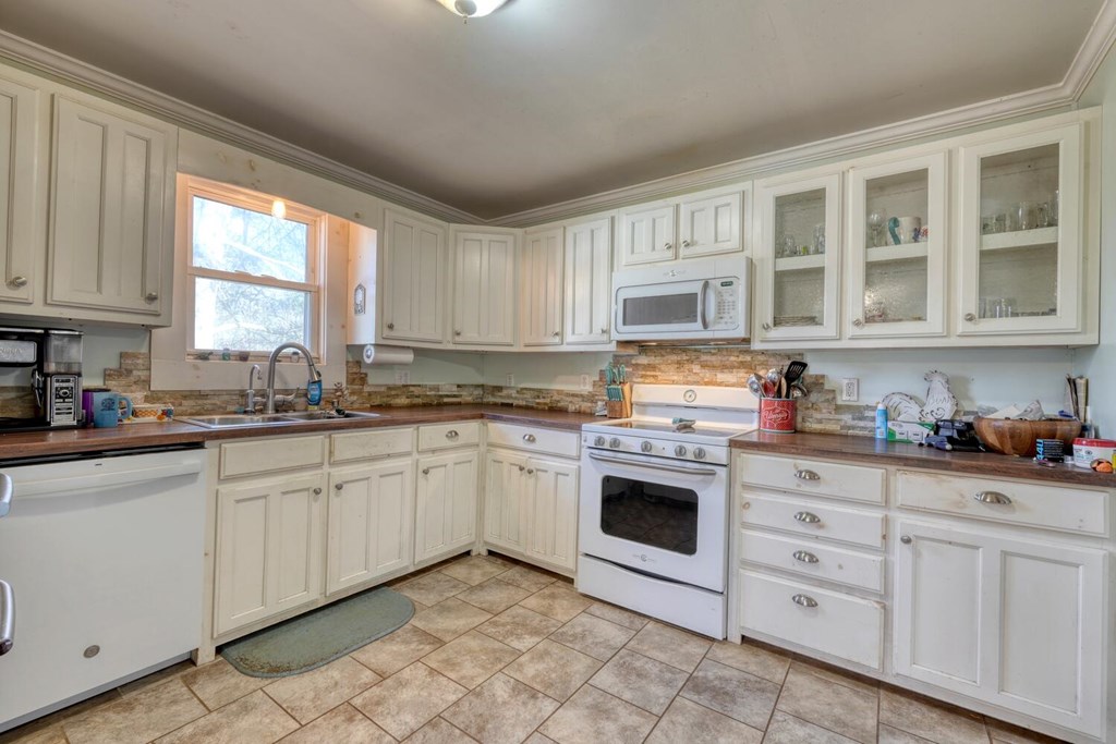 760 Kingtown Street Blue Ridge, GA 30513 - Photo 10 of 48