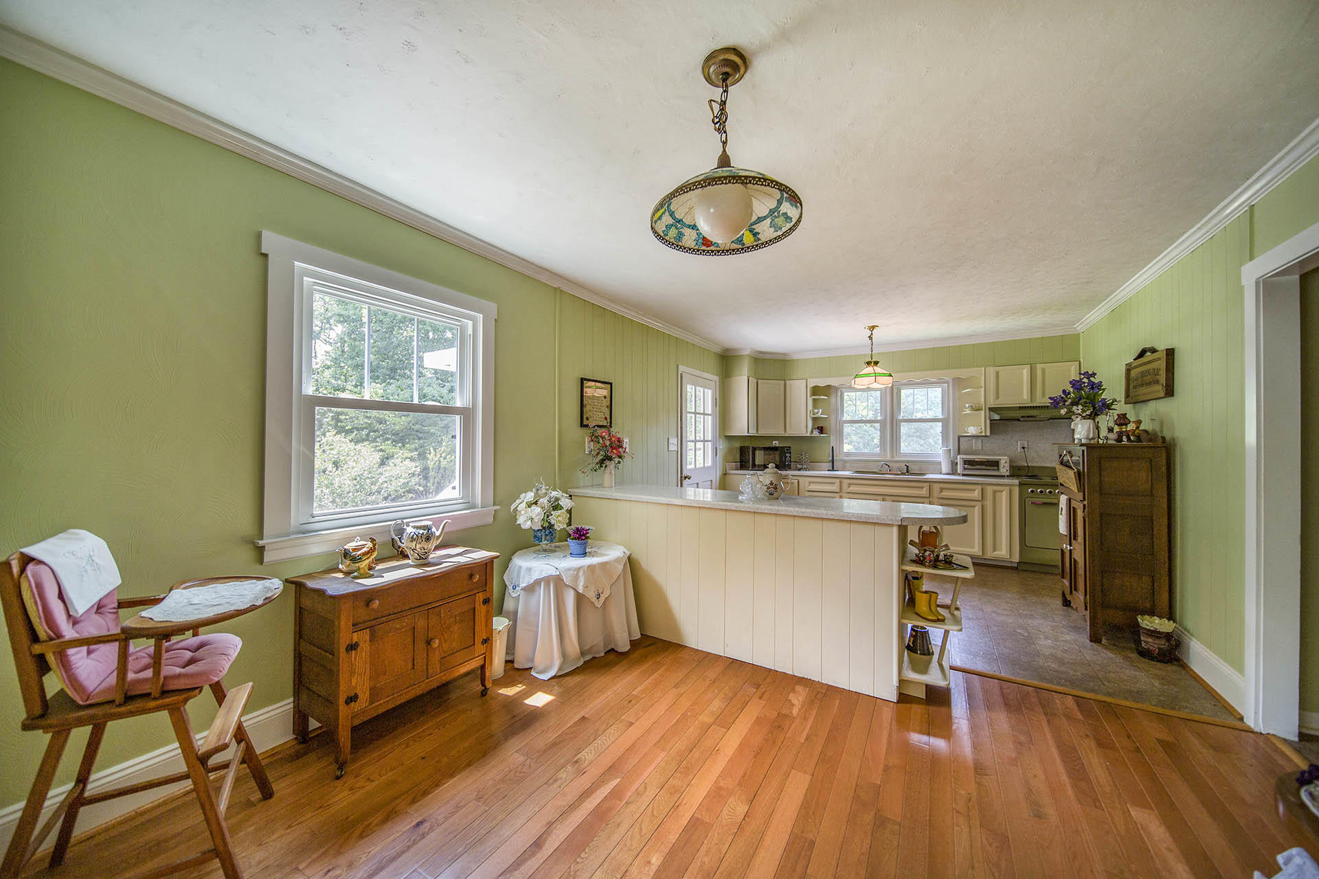 9606 Dickerson Mill Road Moneta, VA 24121 - Photo 11 of 25 Kitchen with Breakfast Area
