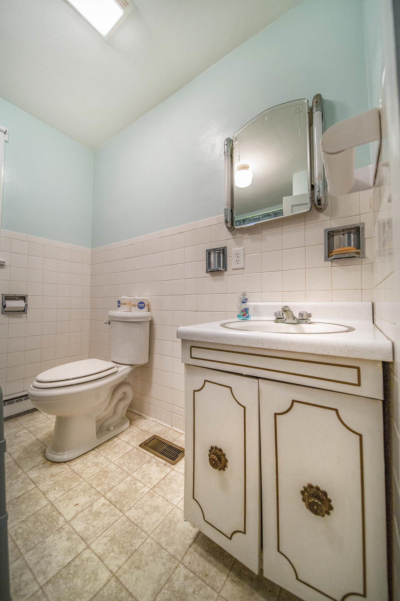 9606 Dickerson Mill Road Moneta, VA 24121 - Photo 16 of 25 Bathroom