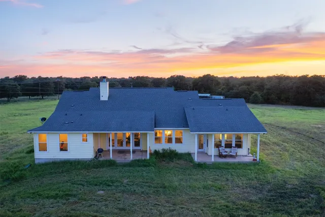 a view of house with a yard