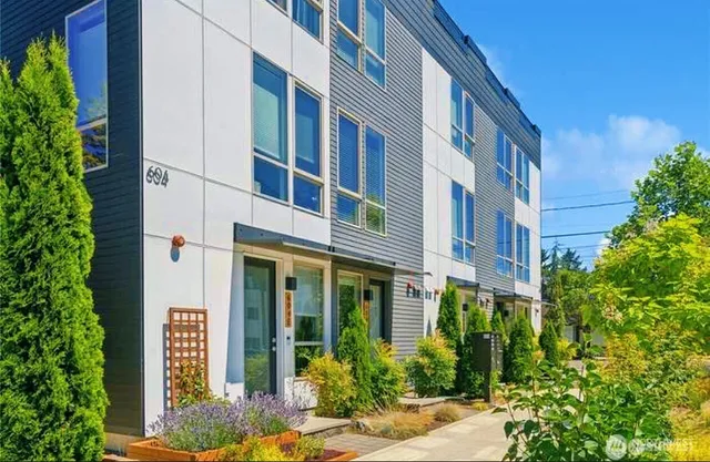 $765,000 | 604 Northwest 77th Street, Unit D, Seattle, WA 98117