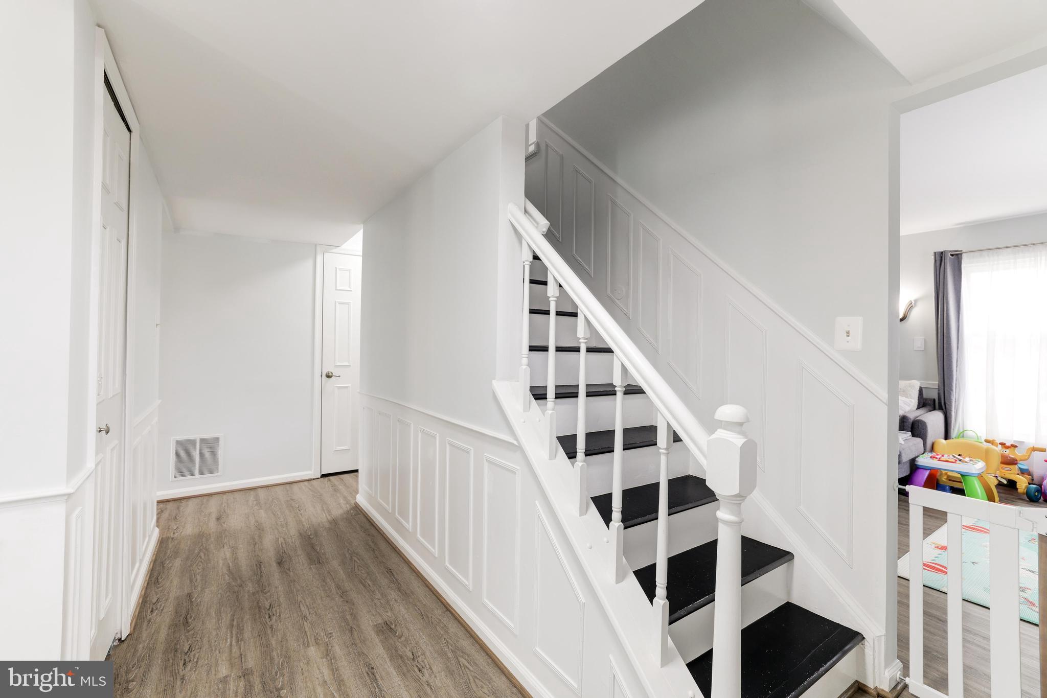 6241 Rathlin Drive Springfield, VA 22152 - Photo 3 of 45