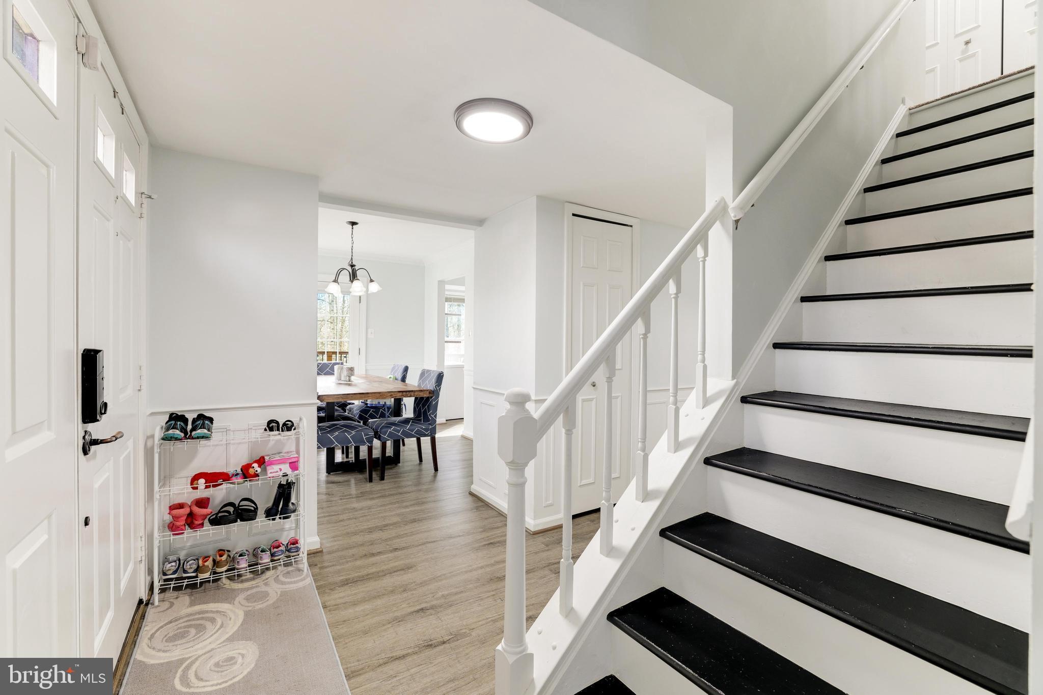 6241 Rathlin Drive Springfield, VA 22152 - Photo 5 of 45