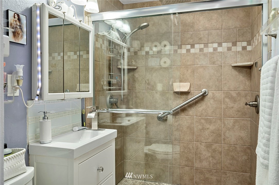 3606 Northeast 9th Street Renton, WA 98056 - Photo 14 of 19