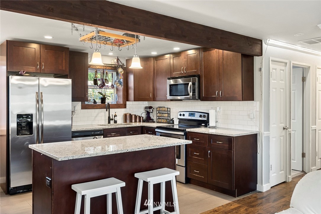 3606 Northeast 9th Street Renton, WA 98056 - Photo 4 of 19