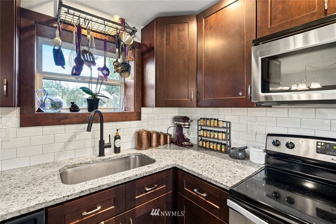 3606 Northeast 9th Street Renton, WA 98056 - Photo 7 of 19