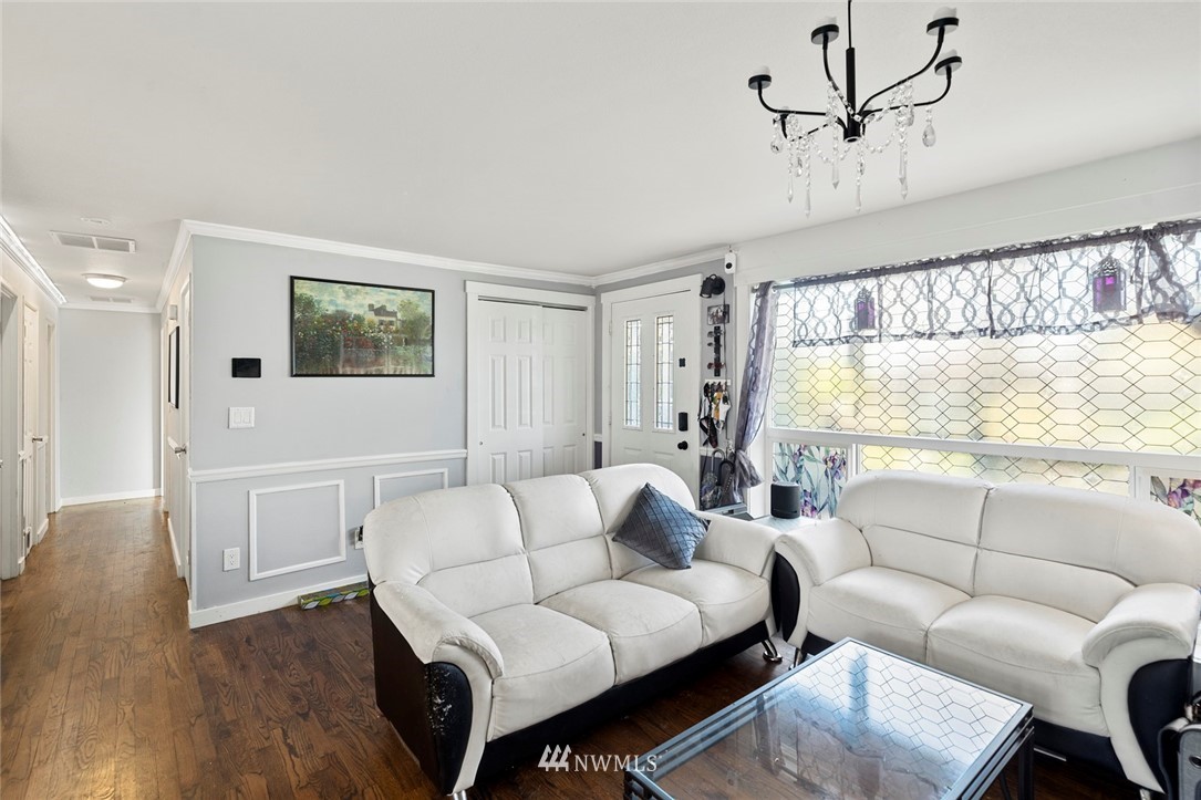 3606 Northeast 9th Street Renton, WA 98056 - Photo 9 of 19