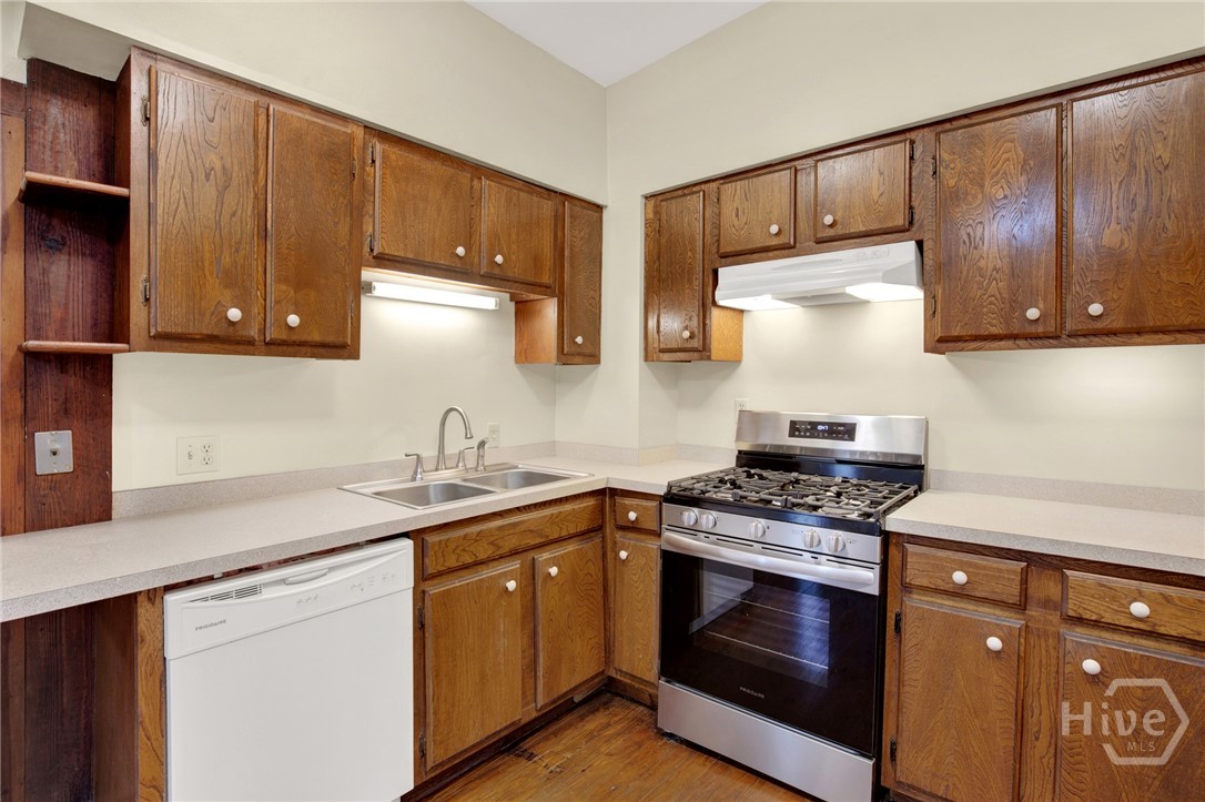 533 East Gordon Street Savannah, GA 31401 - Photo 14 of 32