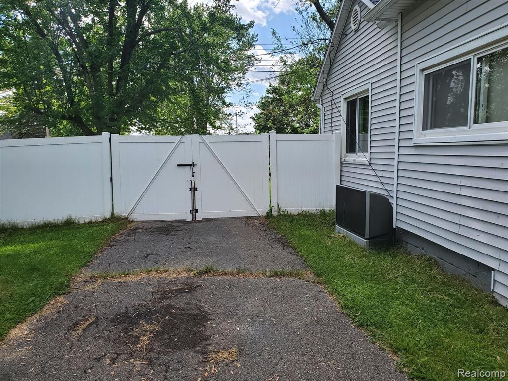 83 South Elba Road Lapeer, MI 48446 - Photo 4 of 25