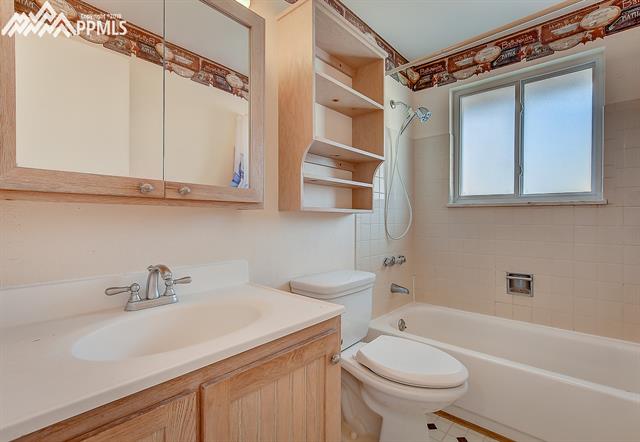4414 Ridgeglen Road Colorado Springs, CO 80918 - Photo 12 of 34