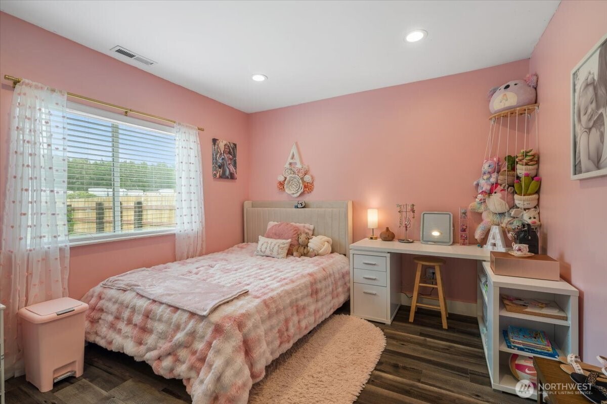 26709 Entwhistle Road East Buckley, WA 98321 - Photo 16 of 40 a bedroom with a bed and a table in it