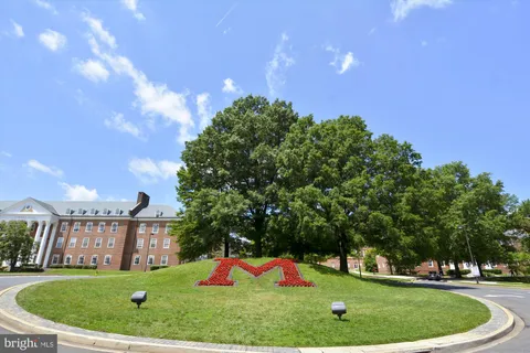 $425,000 | 9704 48th Place, College Park, MD 20740