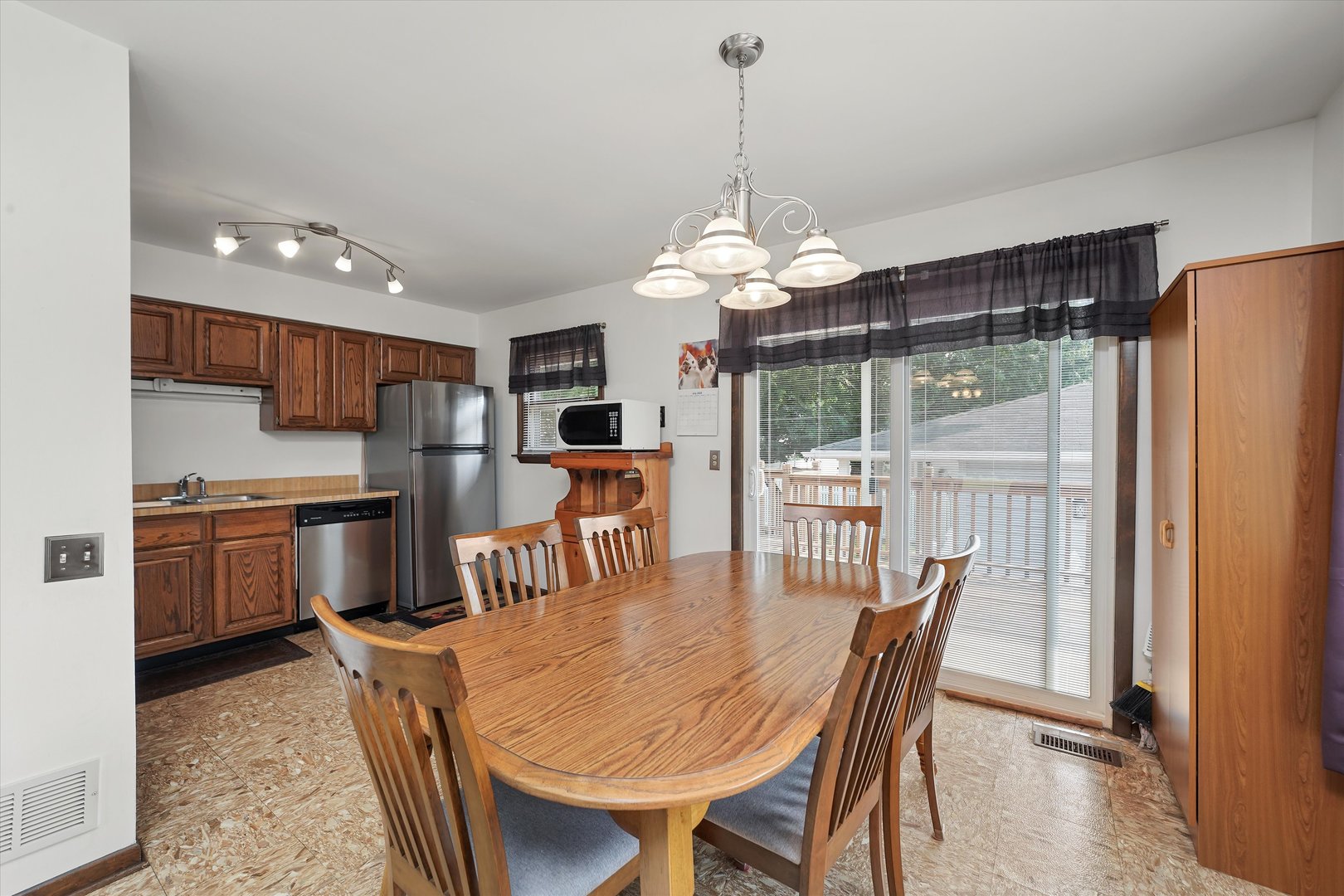 715 Rogers Road Romeoville, IL 60446 - Photo 5 of 29 Gallery Image 5