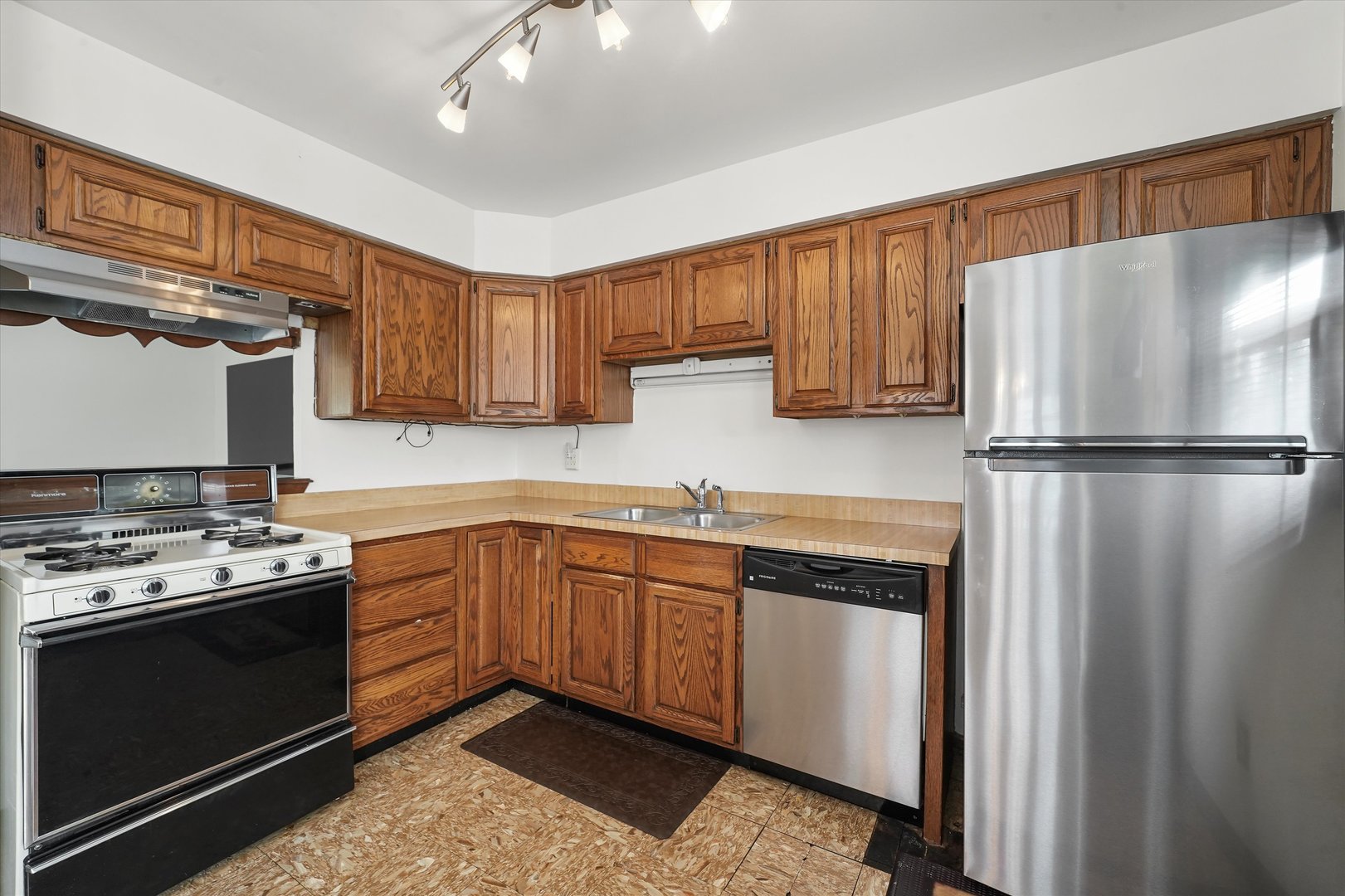 715 Rogers Road Romeoville, IL 60446 - Photo 7 of 29 Gallery Image 7