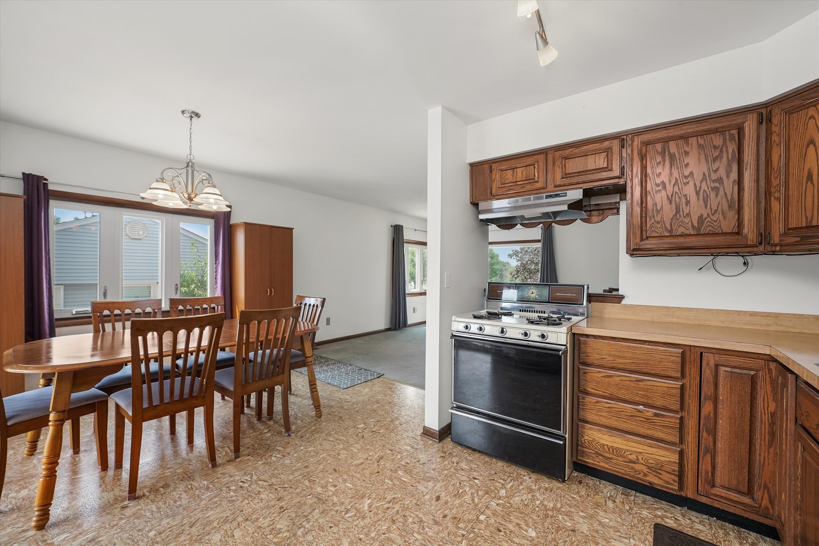 715 Rogers Road Romeoville, IL 60446 - Photo 8 of 29 Gallery Image 8