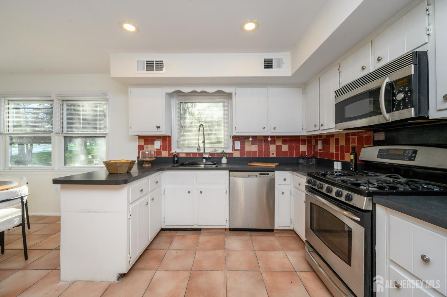 333 River Road Somerville, NJ 08876 - Photo 15 of 50