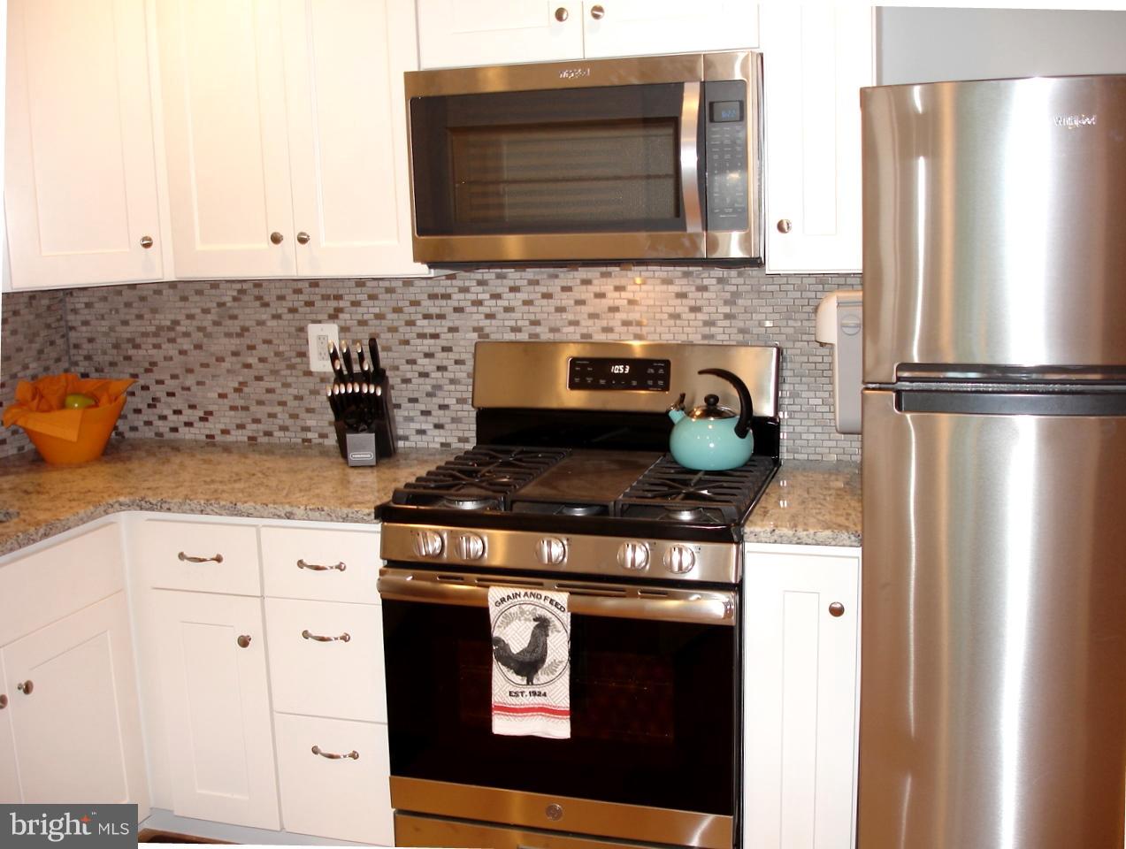 1617 Yakona Road Towson, MD 21286 - Photo 8 of 22 GRANITE COUNTERS, STAINLESS STEEL APPLIANCES