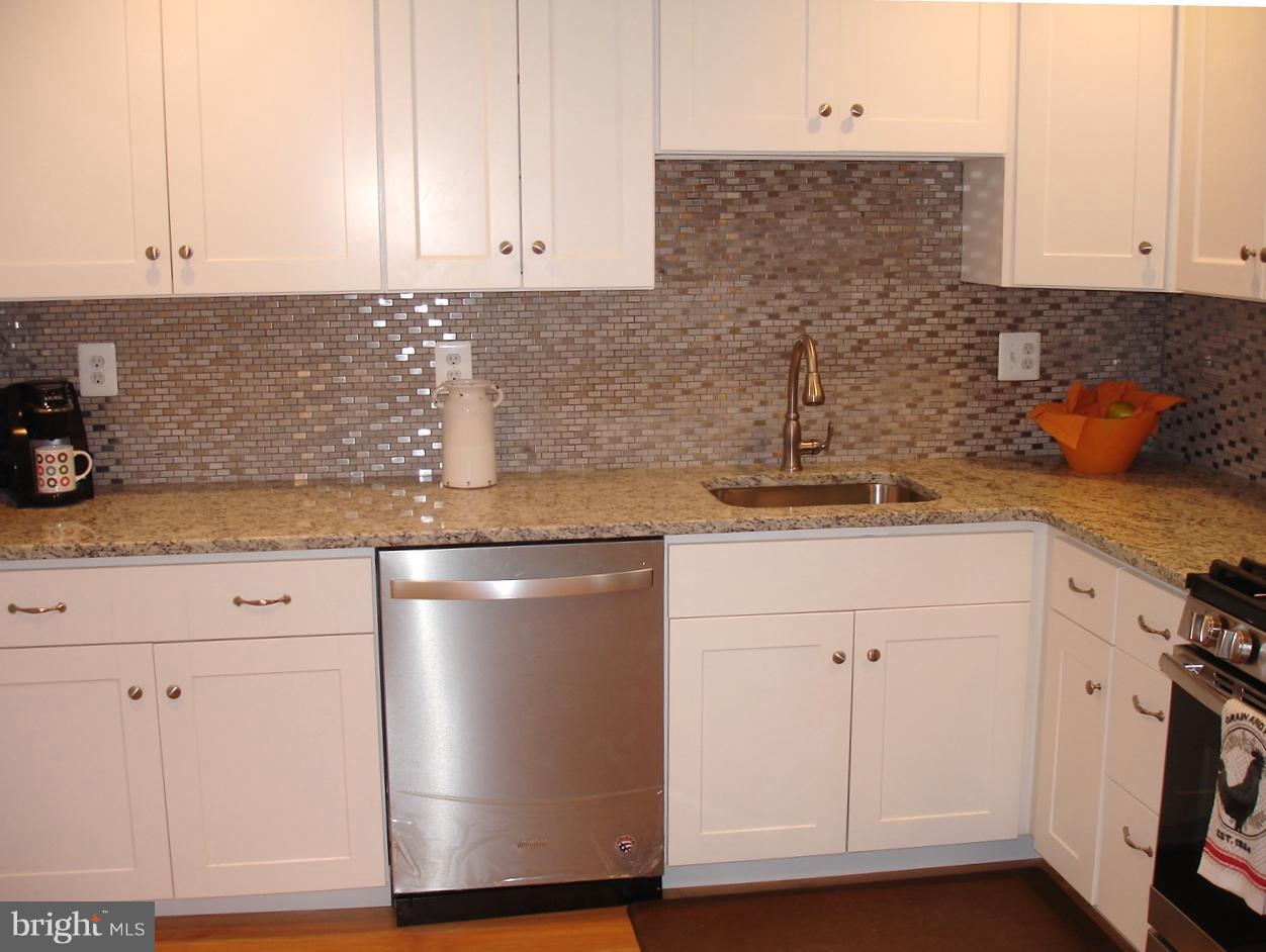 1617 Yakona Road Towson, MD 21286 - Photo 9 of 22 UNDERMOUNT SINK, CUSTOM TILE BACKSPLASH