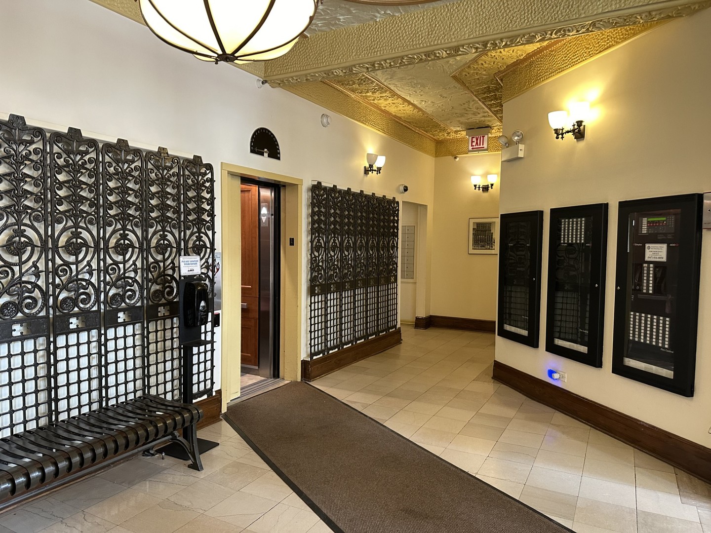 431 South Dearborn Street, Unit 507 Chicago, IL 60605 - Photo 21 of 25 a view of a front door