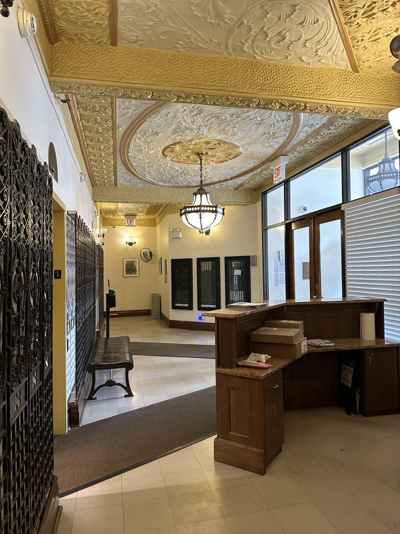 431 South Dearborn Street, Unit 507 Chicago, IL 60605 - Photo 22 of 25 a living room with furniture a fireplace and a chandelier