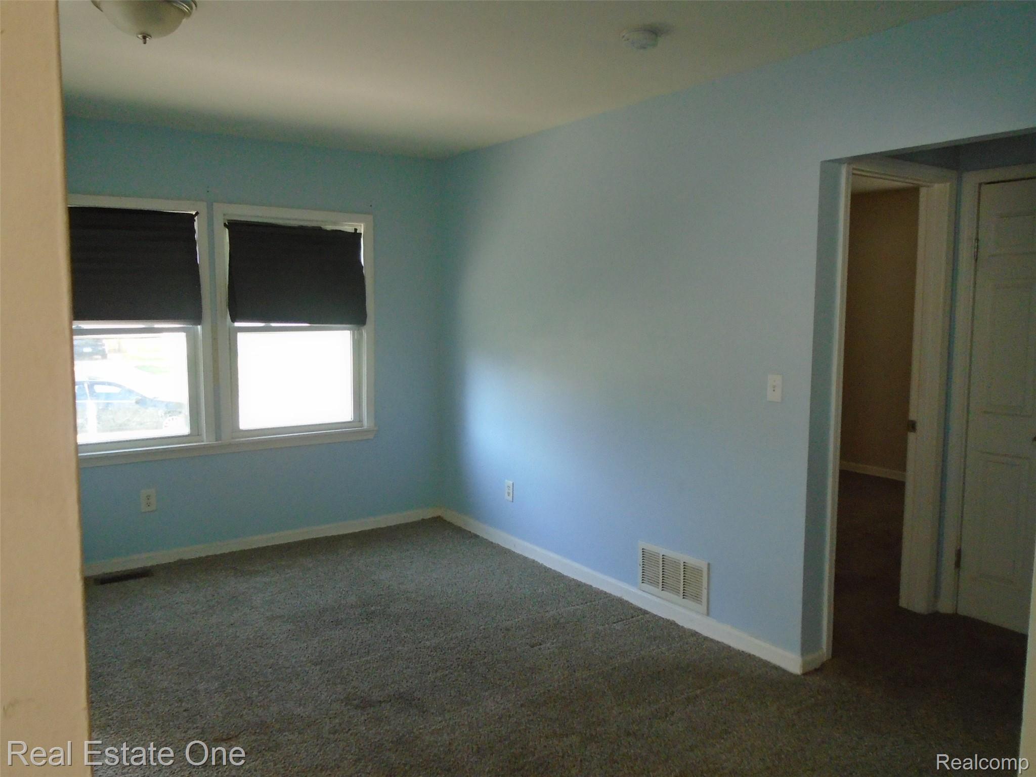 27064 Notre Dame Street Inkster, MI 48141 - Photo 3 of 20 DSC08914.JPG