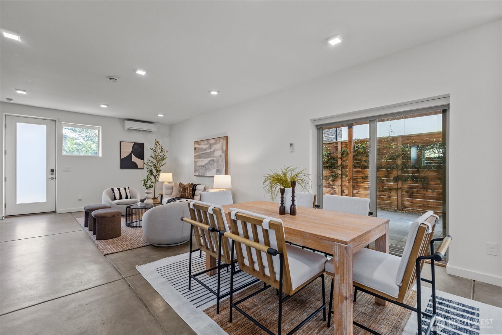 6217 Flora Avenue South Seattle, WA 98108 - Photo 6 of 40