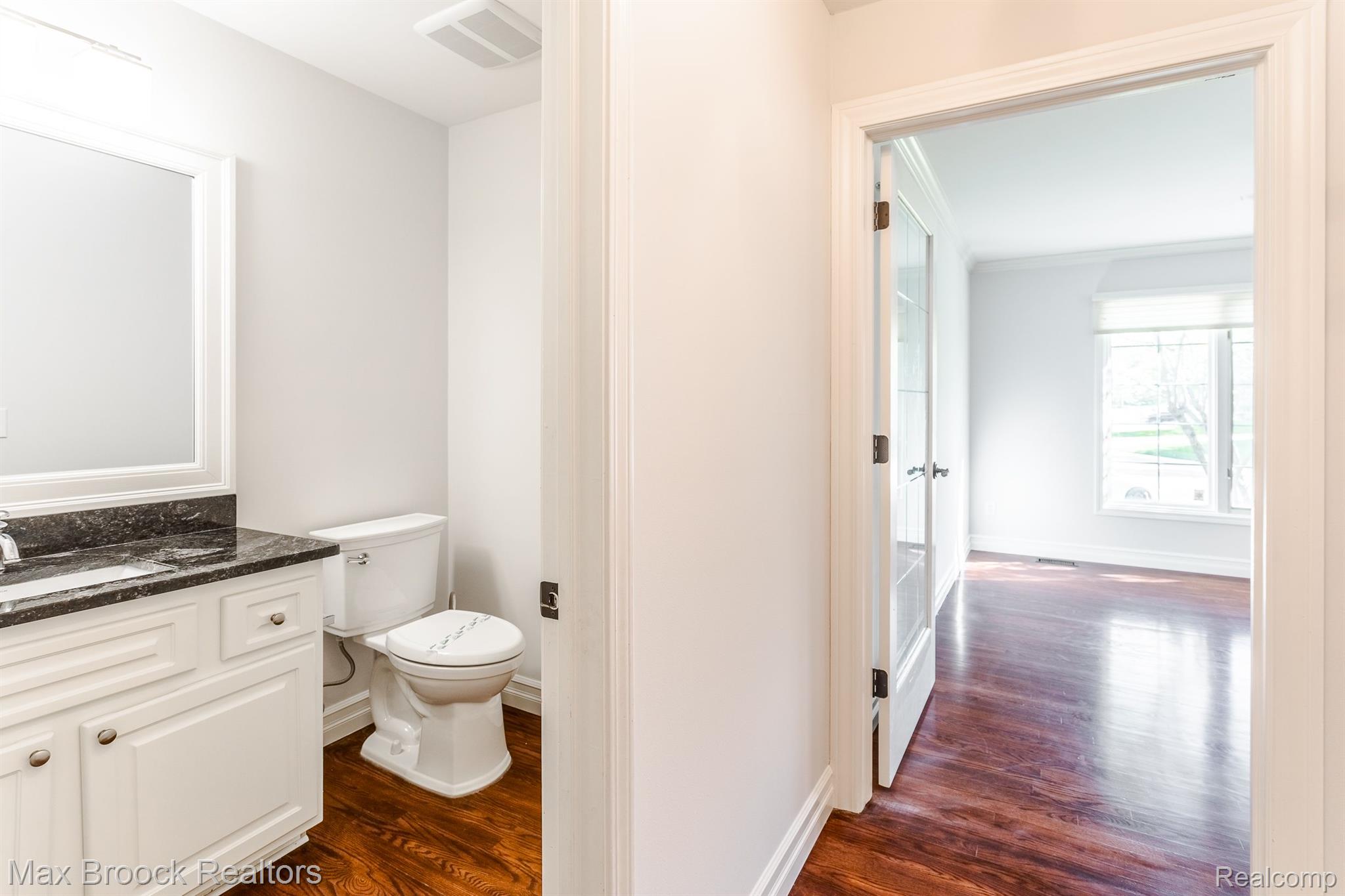 3487 Warwick Drive Rochester, MI 48309 - Photo 11 of 36 Gallery Image 11