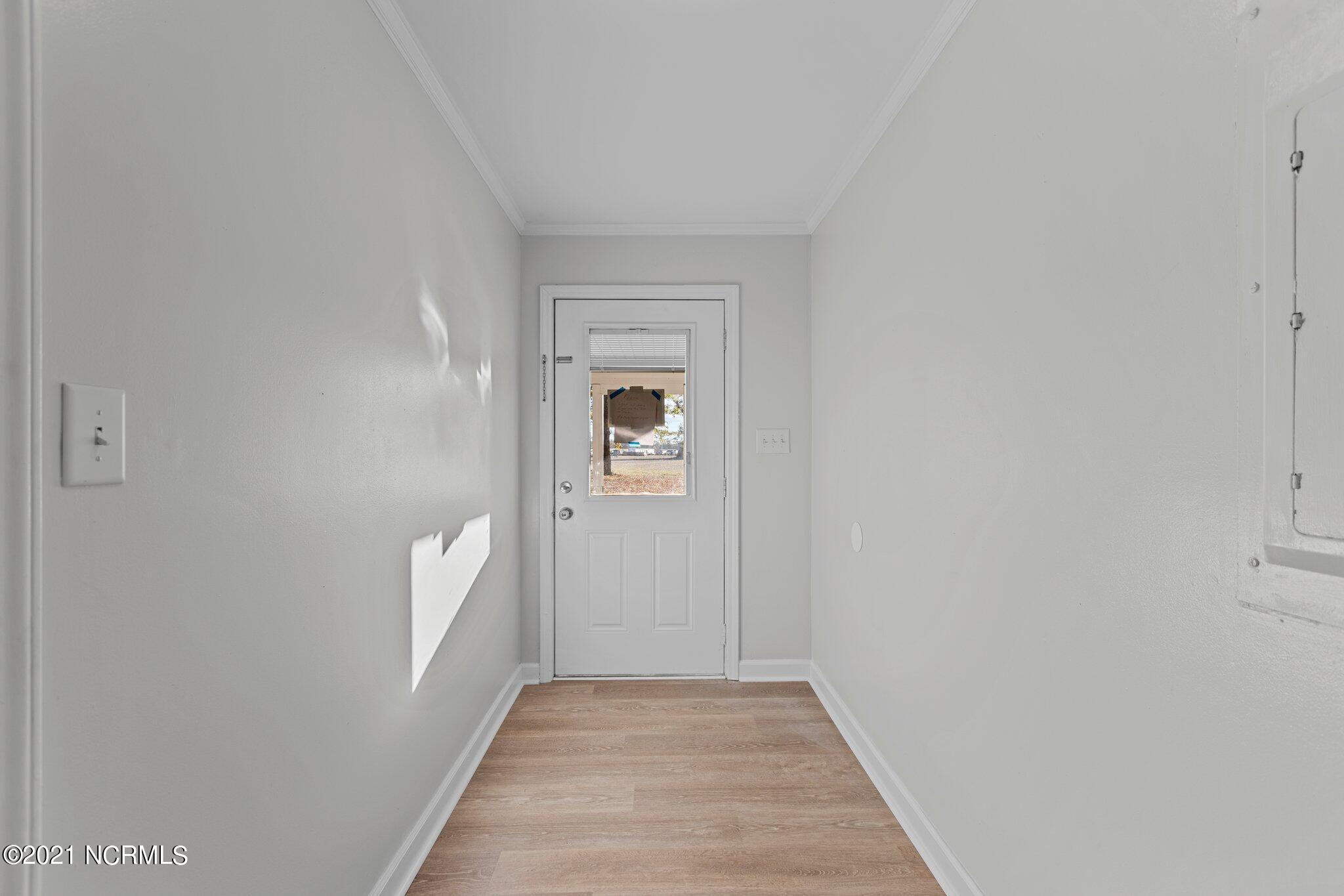 2064 East Hanrahan Road Grifton, NC 28530 - Photo 19 of 31 Back Foyer