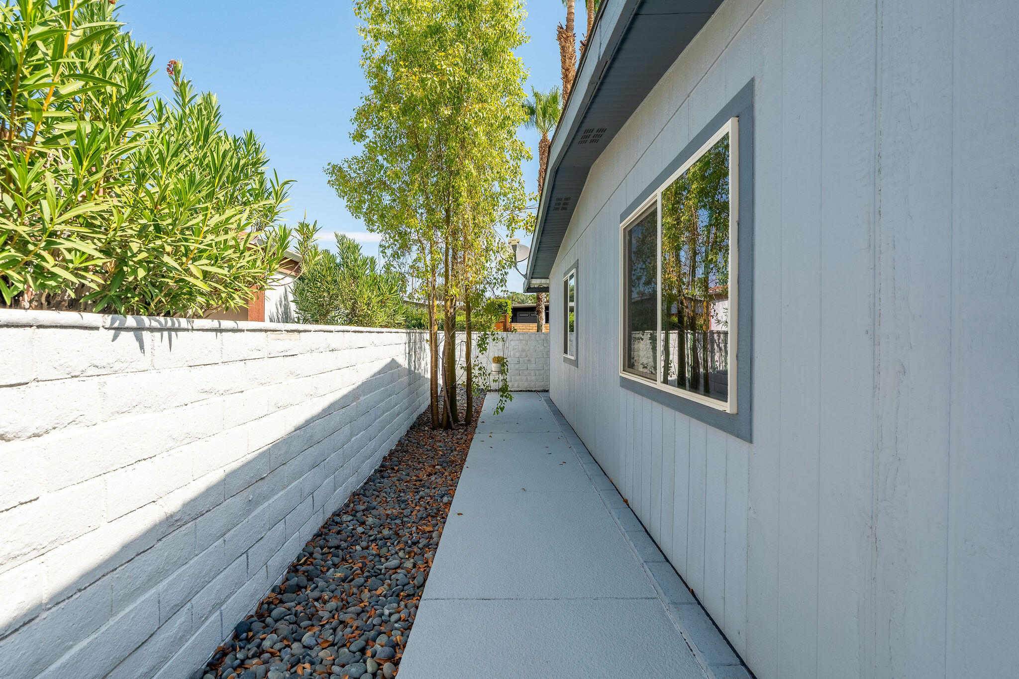 92 Athens Street Rancho Mirage, CA 92270 - Photo 45 of 77 Side walkway