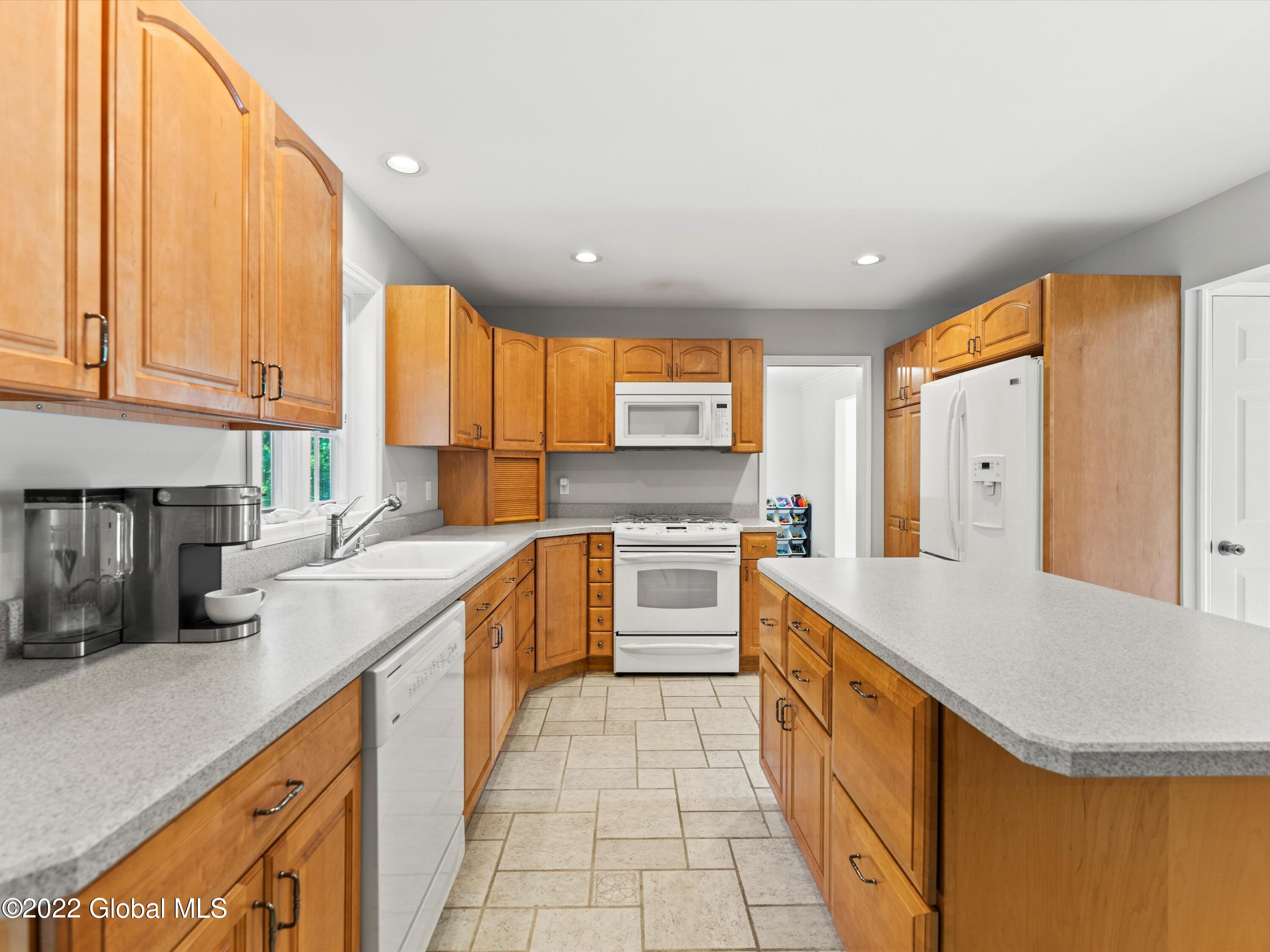 14 Meadow Road Rexford, NY 12148 - Photo 12 of 43 24-DSC04682