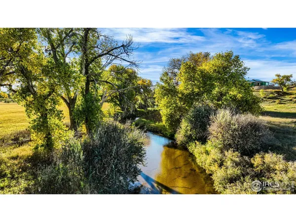 a view of an ocean and a mountain view