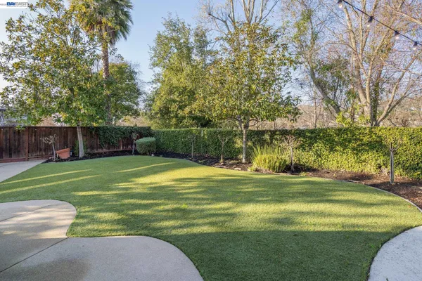 $1,899,000 | 334 Squirrel Ridge Way, Danville, CA 94506