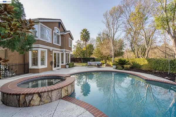 $1,899,000 | 334 Squirrel Ridge Way, Danville, CA 94506