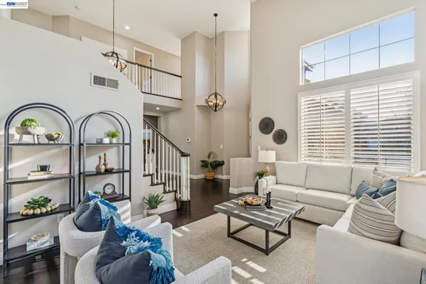 $1,899,000 | 334 Squirrel Ridge Way, Danville, CA 94506