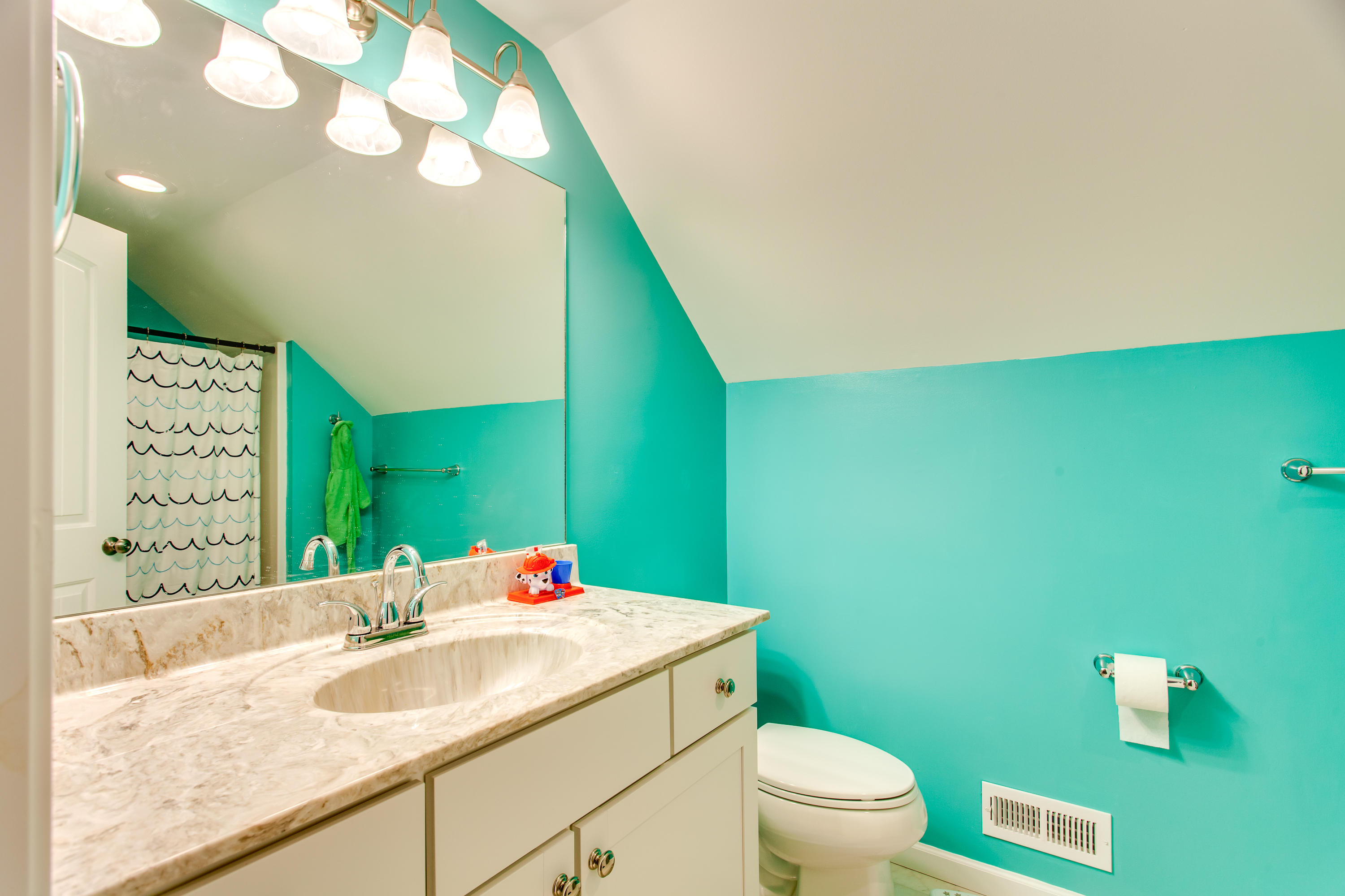 5993 Rutledge Pike Rutledge, TN 37861 - Photo 24 of 36 23 Upstairs Bath