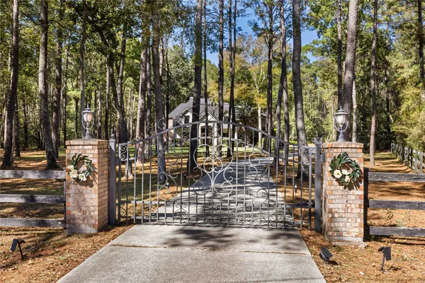 $964,999 | 13322 Stonecrest Lane, Conroe, TX 77302