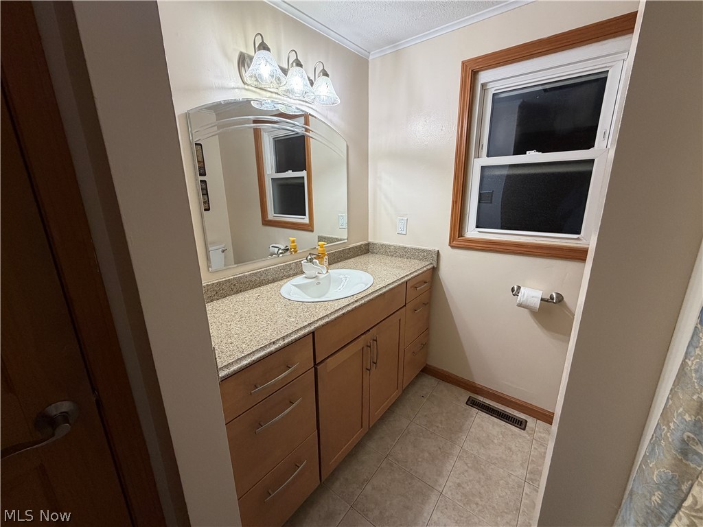 64791 Patterson Hill Road Bellaire, OH 43906 - Photo 21 of 32 Main Bath