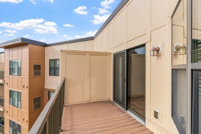 $209,900 | 1155 Ford Road, Unit 504, St. Louis Park, MN 55426