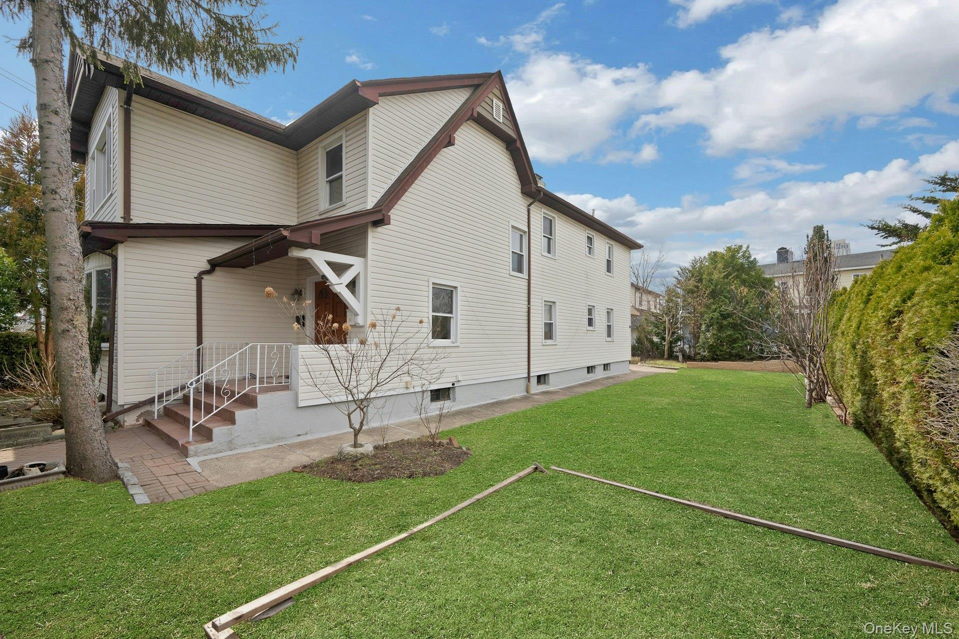 56 Stephenson Boulevard New Rochelle, NY 10801 - Photo 36 of 44 a backyard of a house with table and chairs