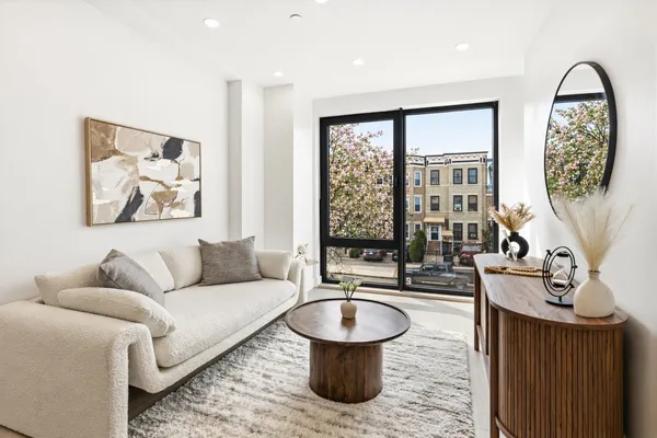 $625,000 | 371 Hawthorne Street, Unit 2F | Prospect Lefferts Gardens