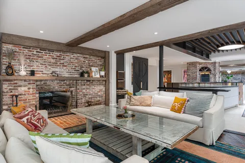 a view of a house with backyard